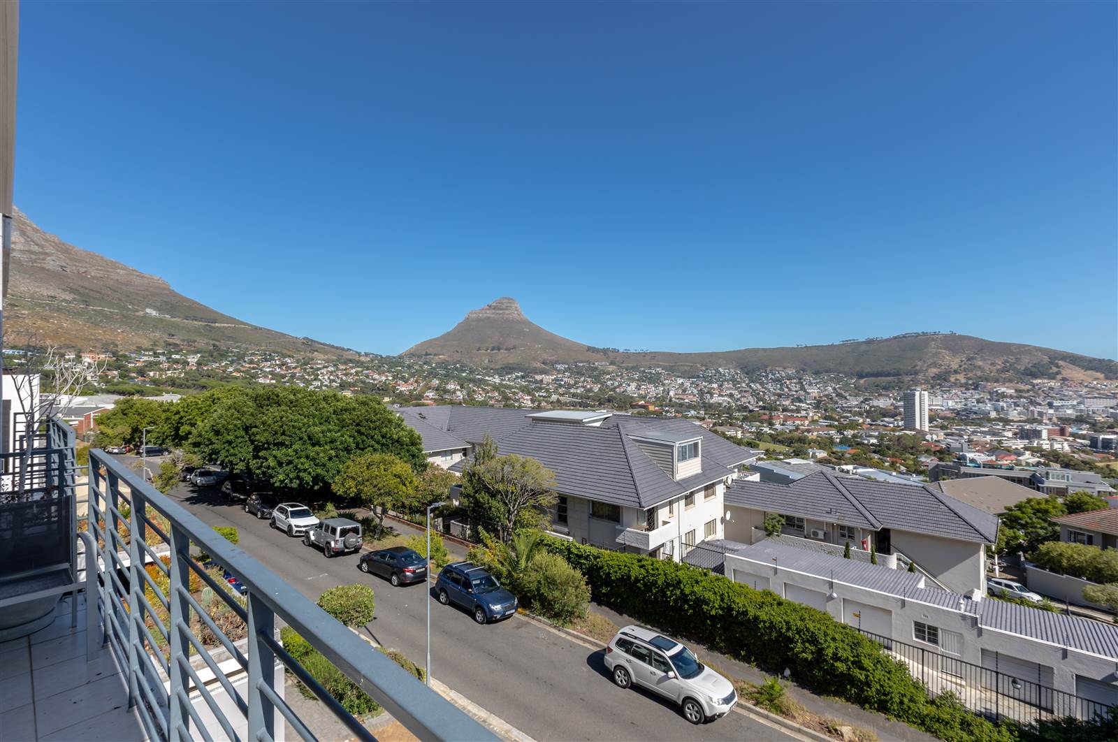 2 Bed Apartment in Vredehoek photo number 5