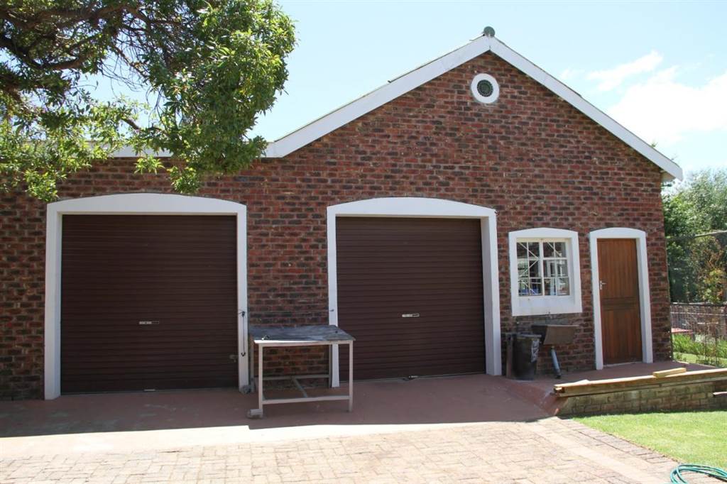 4 Bed House in Villiersdorp photo number 29