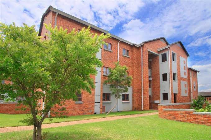 2 Bed Apartment in Olivedale photo number 14