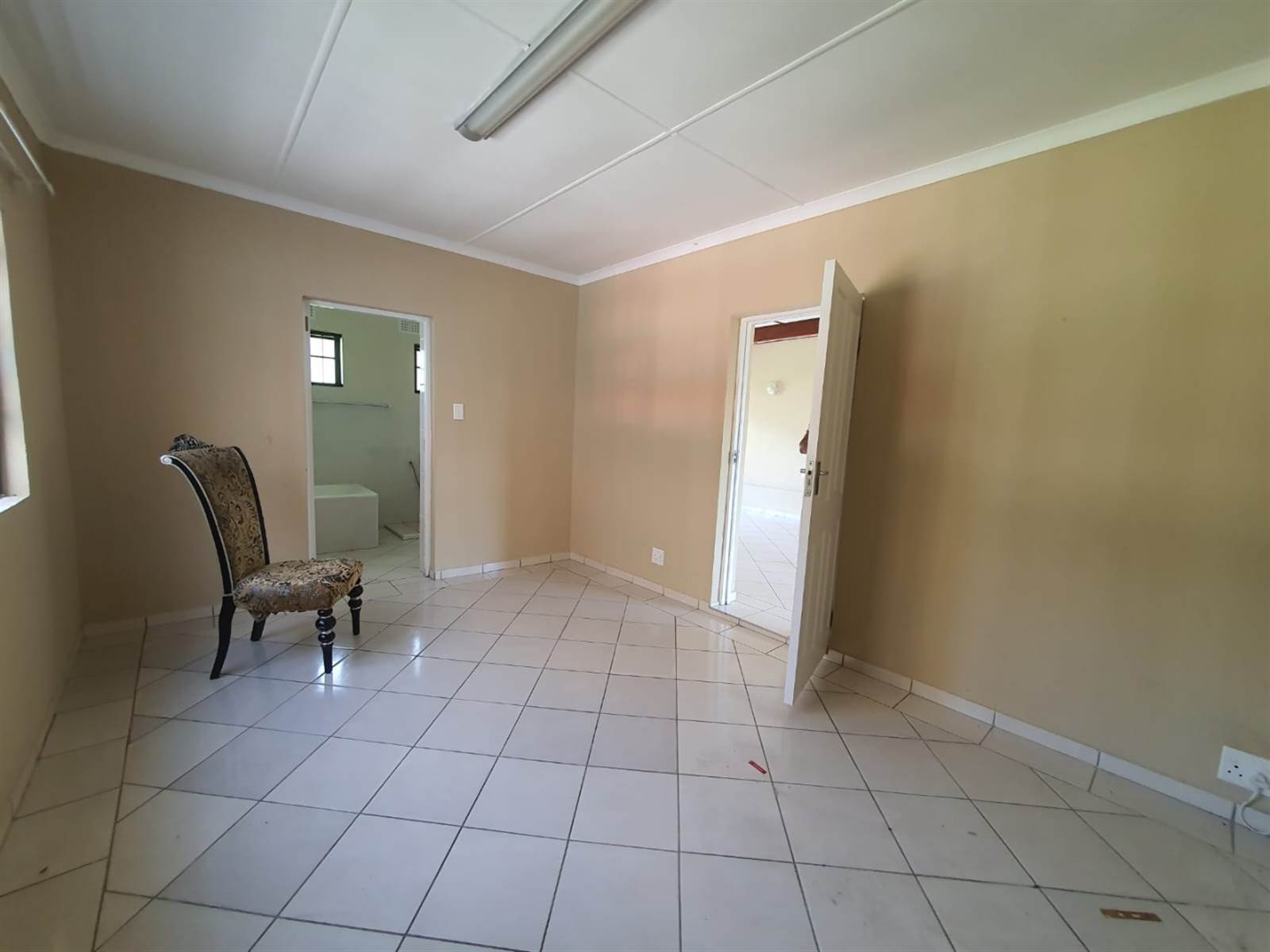 Commercial space in Southernwood photo number 8