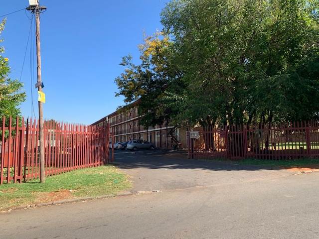 1.5 Bed Flat in Alberton photo number 3