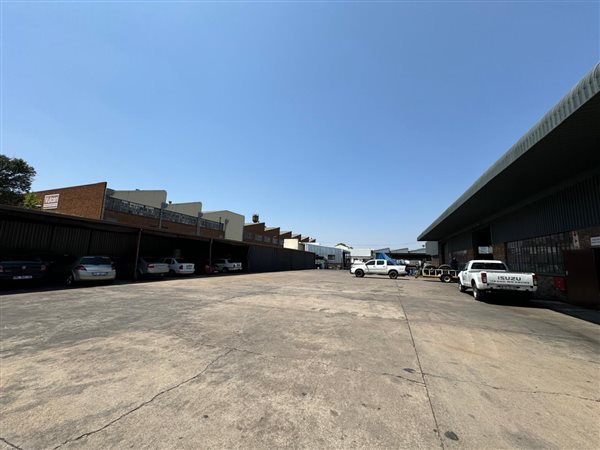 1 600  m² Industrial space