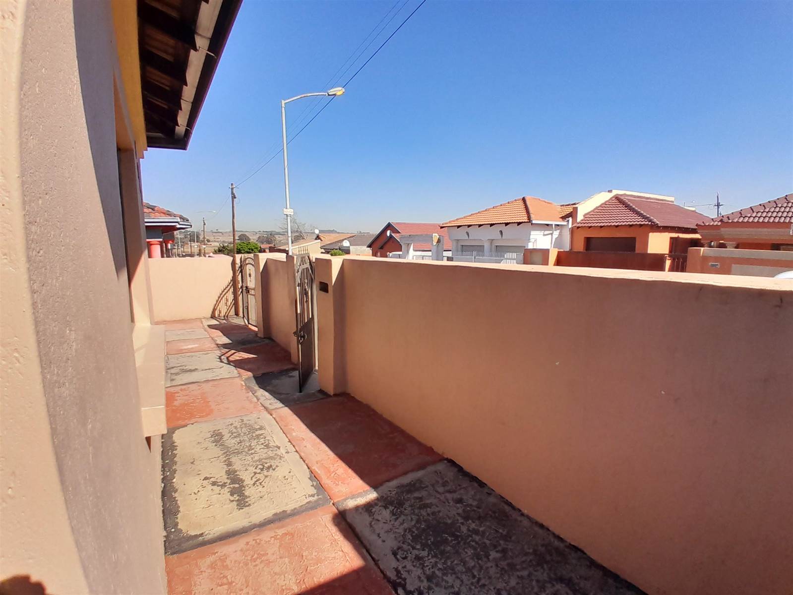 3 Bed House in Kagiso photo number 4