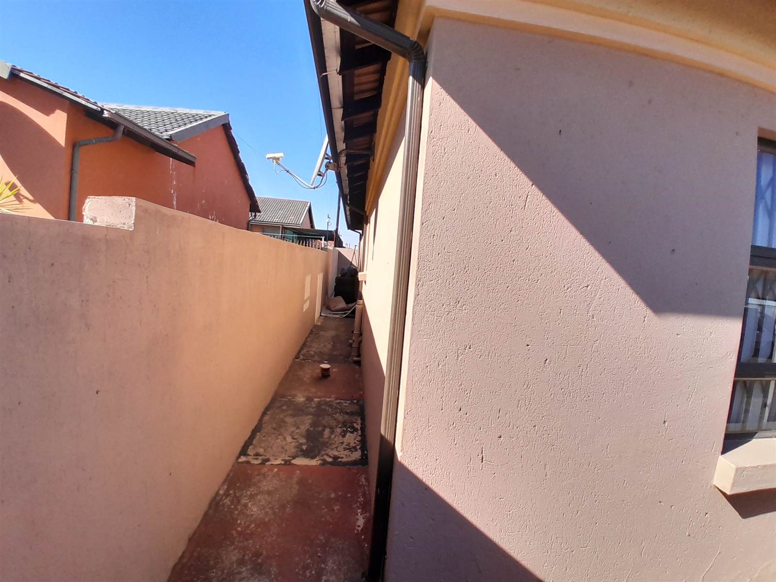 3 Bed House in Kagiso photo number 2