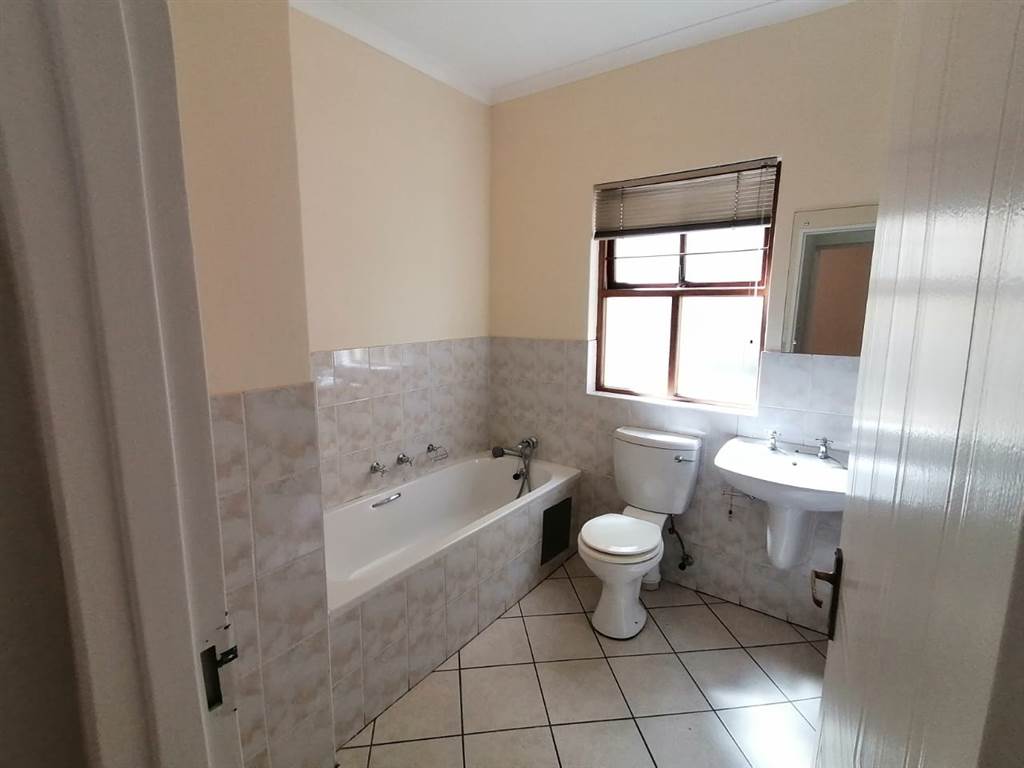2 Bed Apartment in Bryanston photo number 27