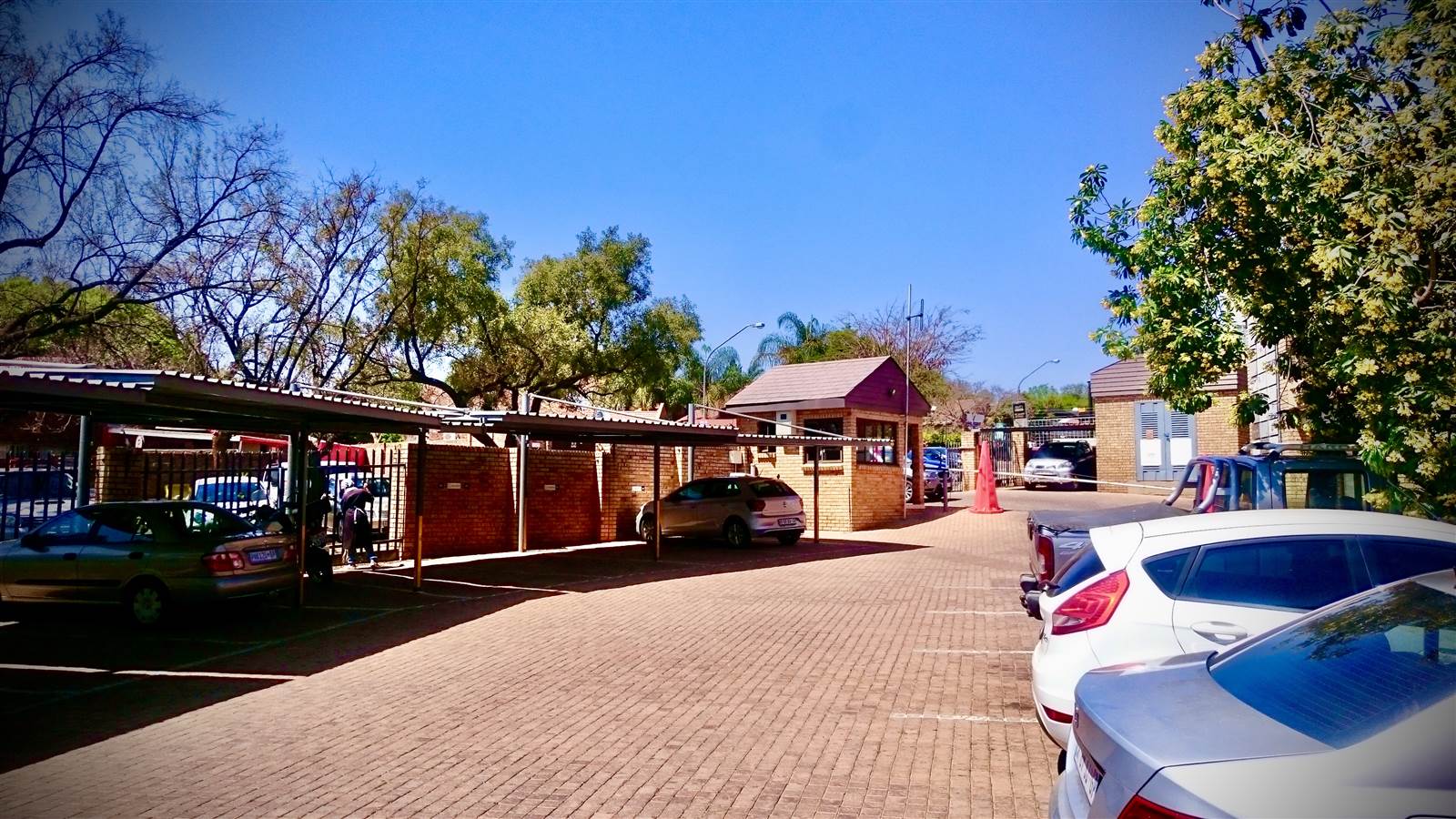 412  m² Commercial space in Garsfontein photo number 19
