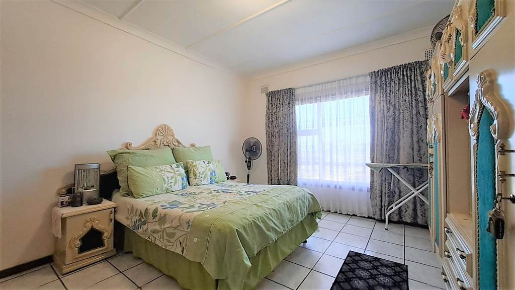 2 Bed Apartment in Shelly Beach photo number 23