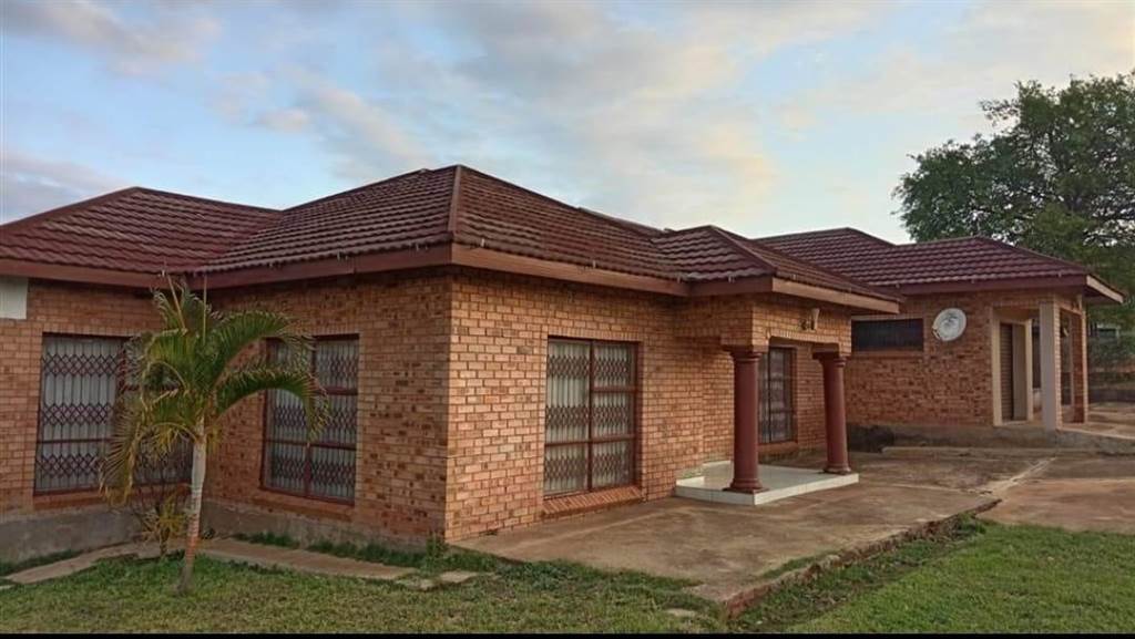 5 Bed House in Thohoyandou photo number 9