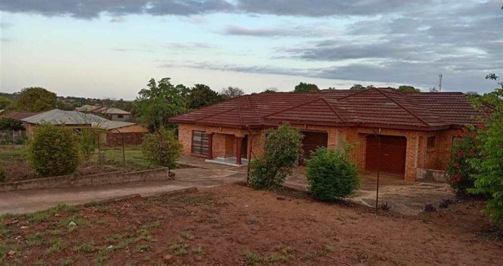 5 Bed House in Thohoyandou photo number 10