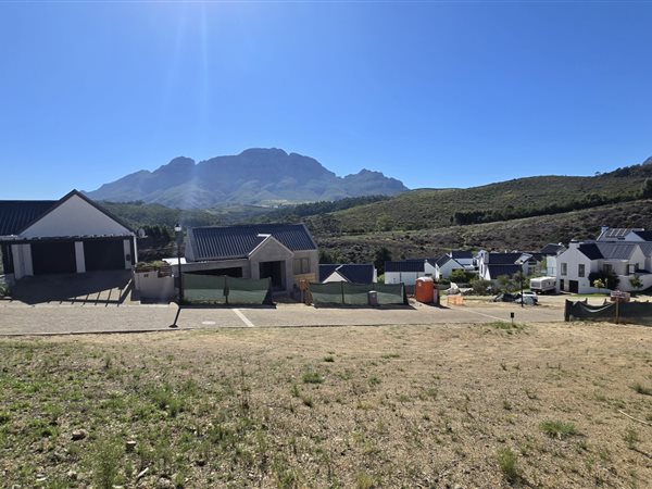 315 m² Land