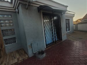 5 Bed House in Commercia