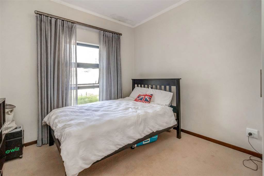 3 Bed Apartment in Roodepoort Central photo number 8