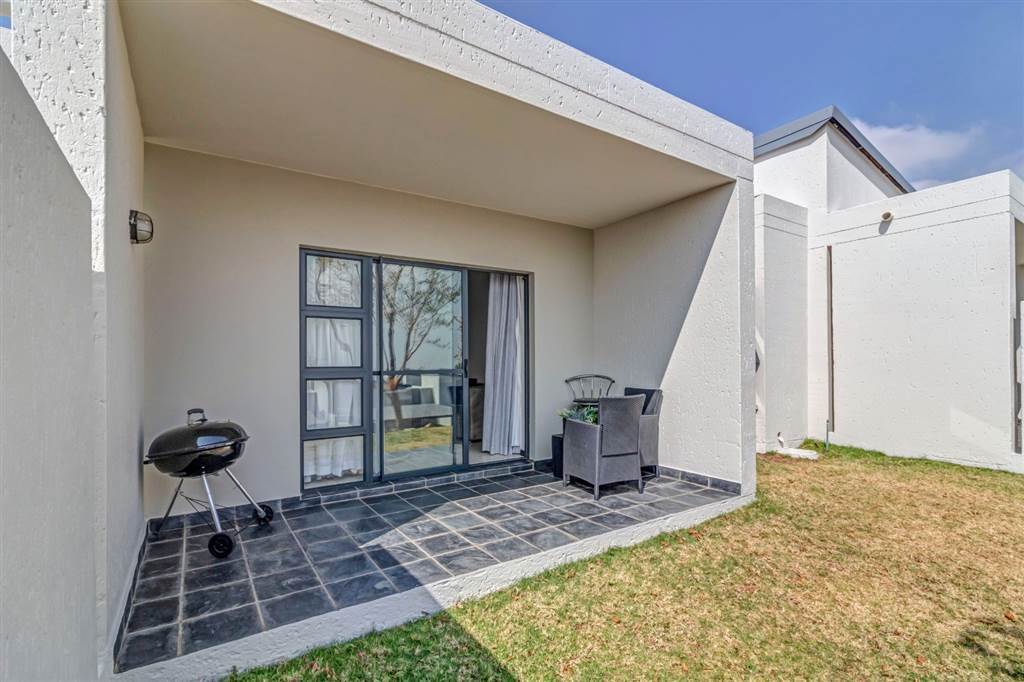 3 Bed Apartment in Roodepoort Central photo number 5
