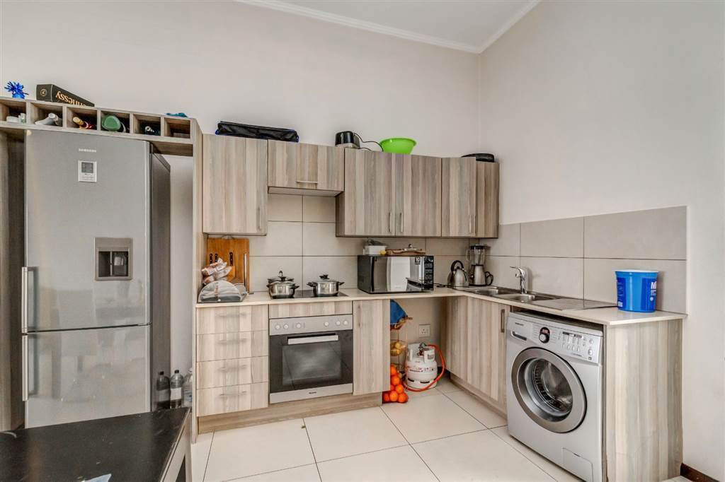 3 Bed Apartment in Roodepoort Central photo number 9