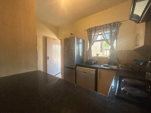 1 Bed Flat in Lonehill photo number 11
