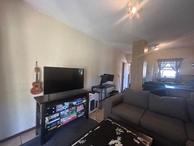 1 Bed Flat in Lonehill photo number 7