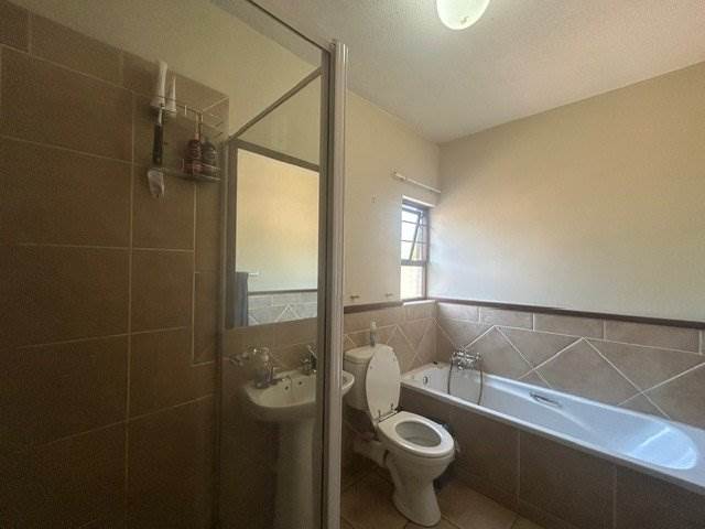 1 Bed Flat in Lonehill photo number 17