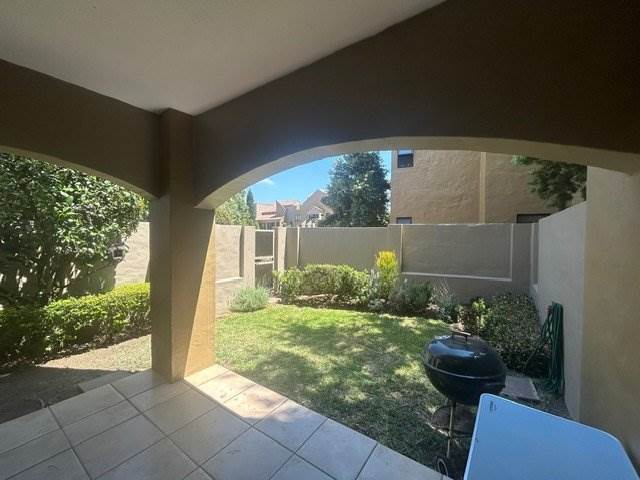 1 Bed Flat in Lonehill photo number 3