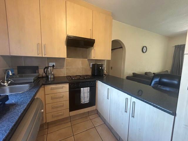 1 Bed Flat in Lonehill photo number 9