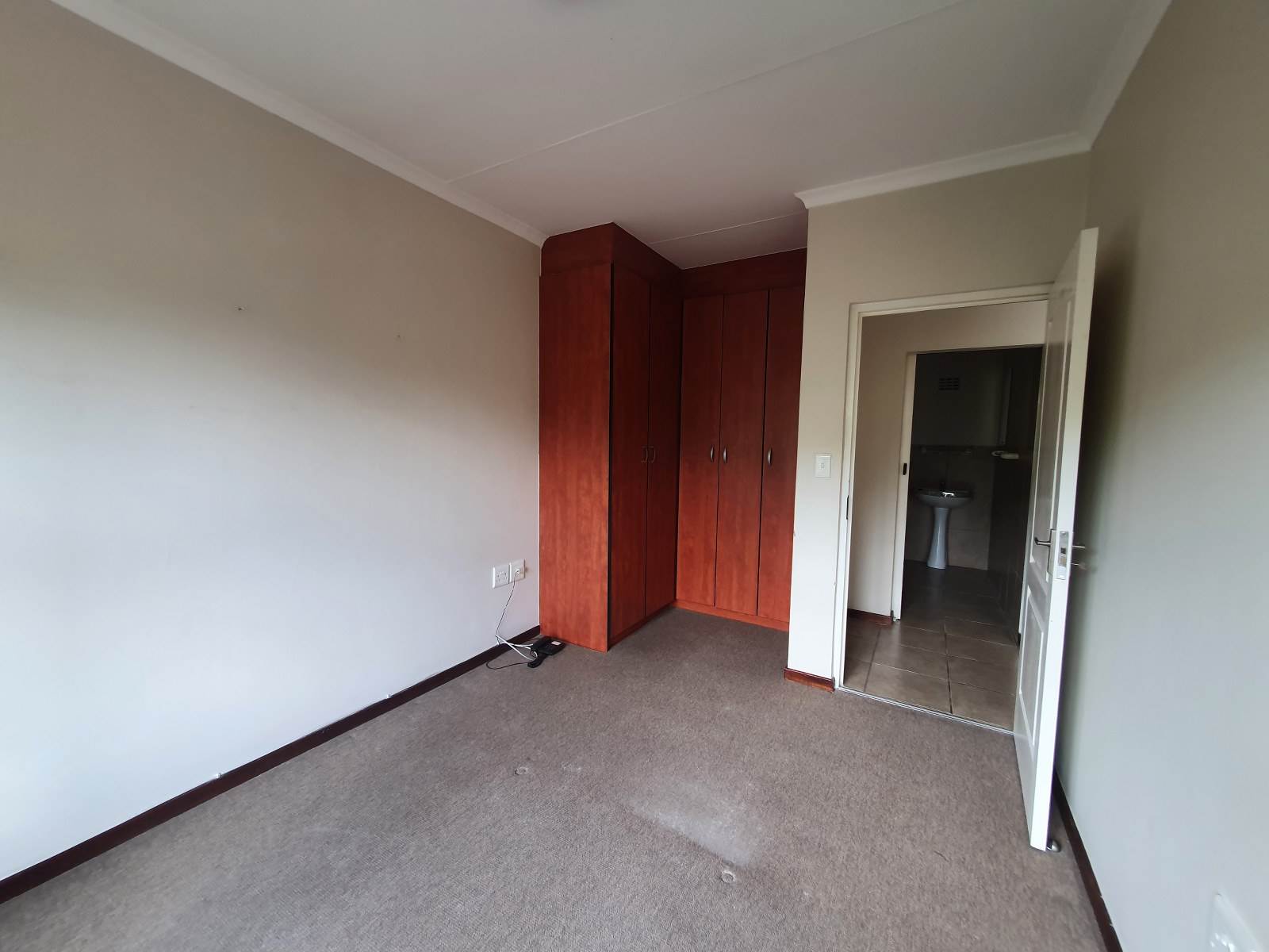 1 Bed Apartment in Douglasdale photo number 17