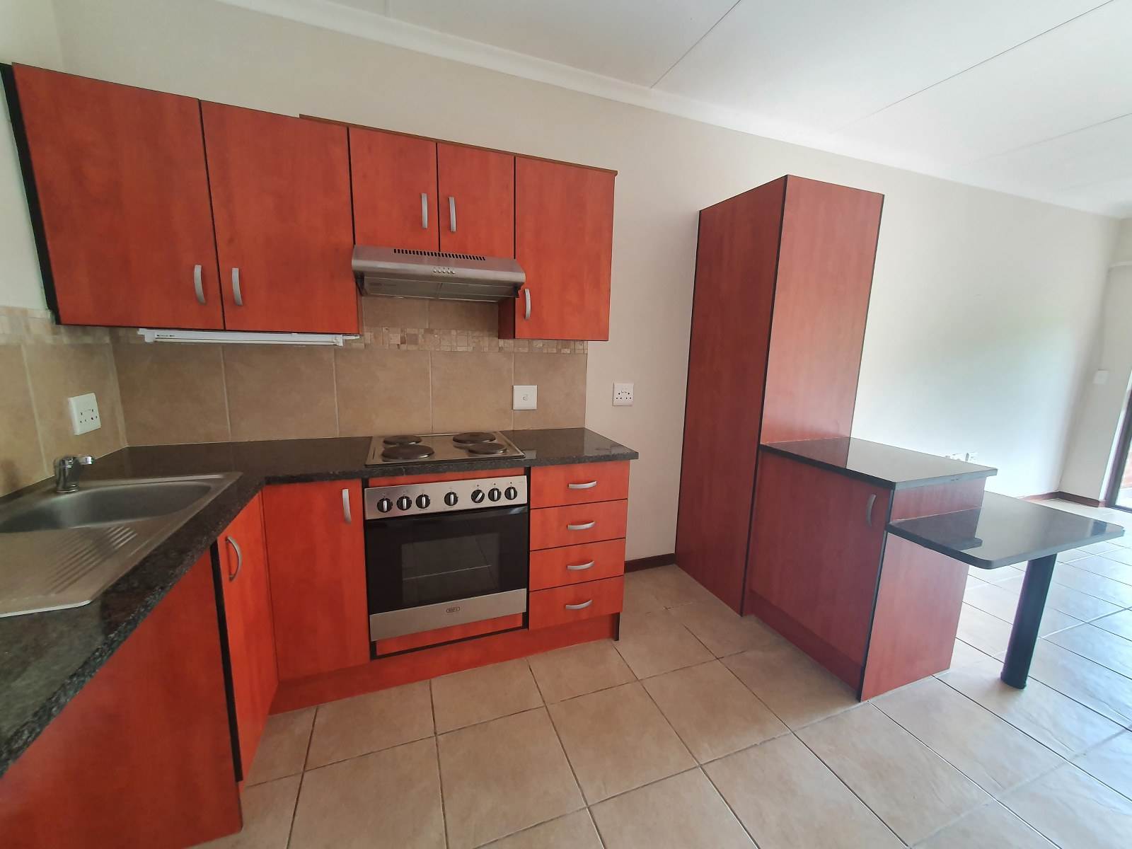 1 Bed Apartment in Douglasdale photo number 10