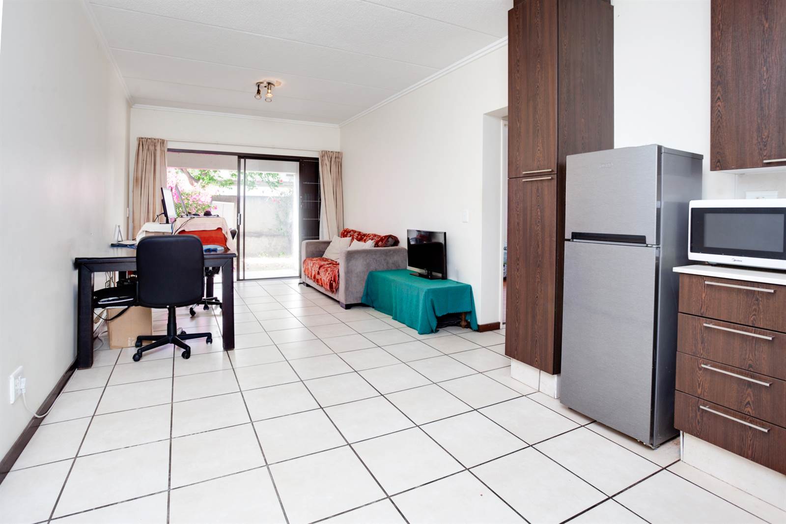 1 Bed Apartment in Lonehill photo number 4