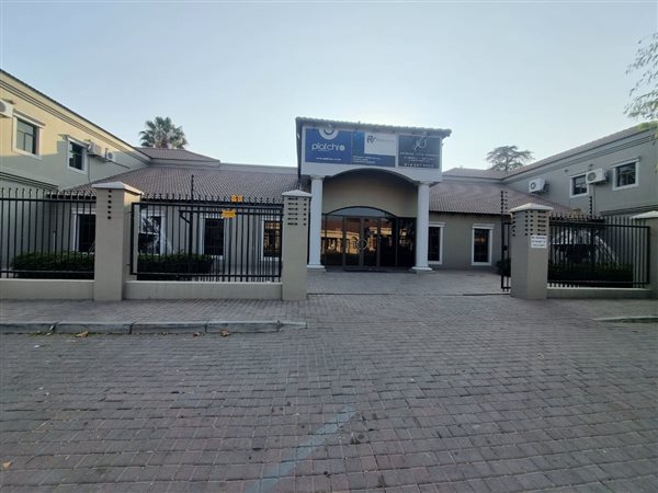 780  m² Commercial space