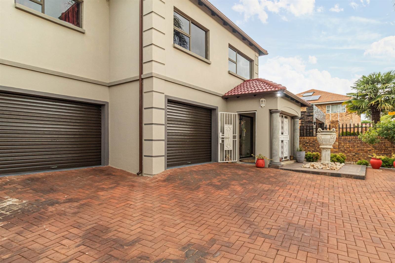 6 Bed House in Glen Marais photo number 3