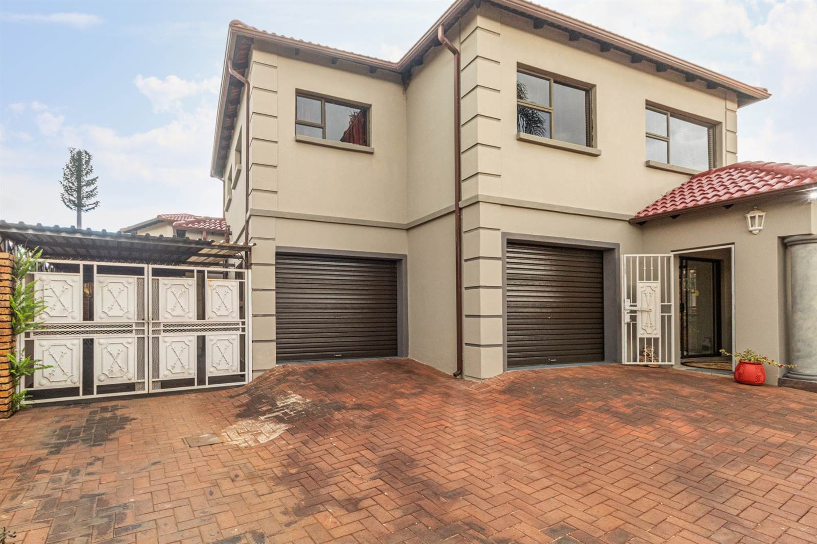 6 Bed House in Glen Marais photo number 4