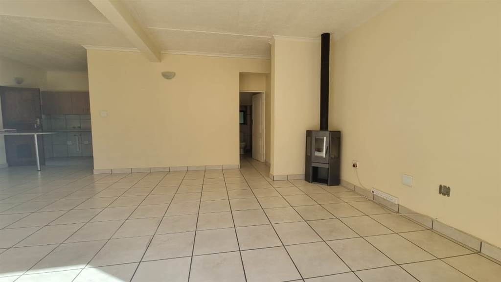 4 Bed House in Greenstone Hill photo number 21