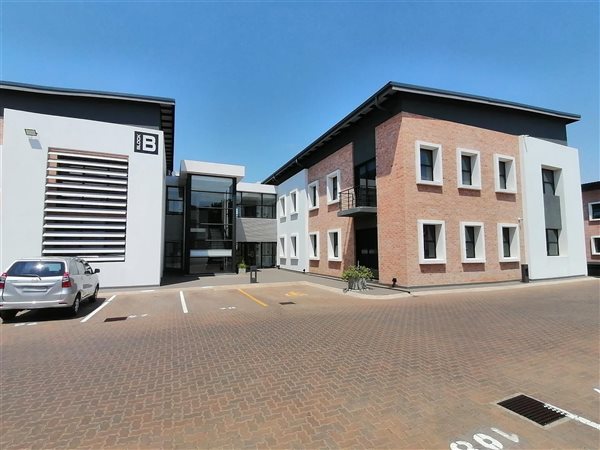 154  m² Commercial space