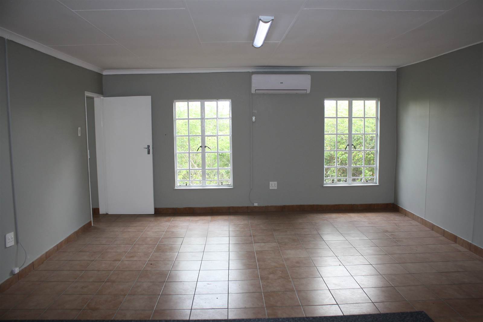 320  m² Commercial space in Waterval East photo number 15