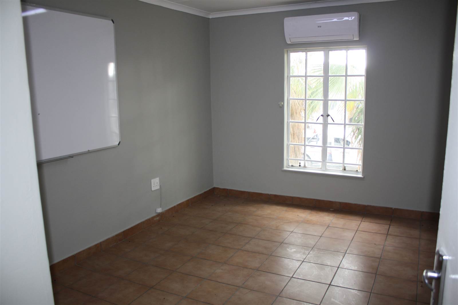 320  m² Commercial space in Waterval East photo number 12