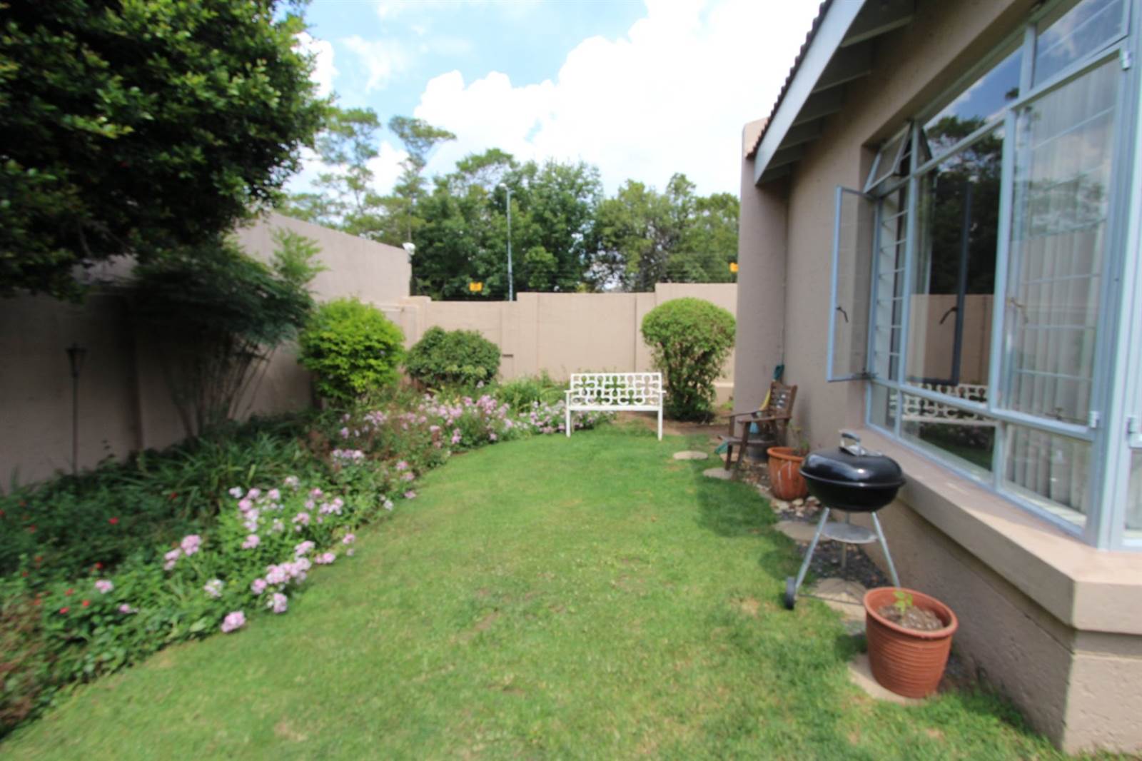 3 Bed House in Lonehill photo number 2