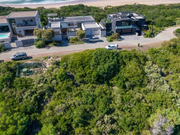 986 m² Land available in Keurboomstrand