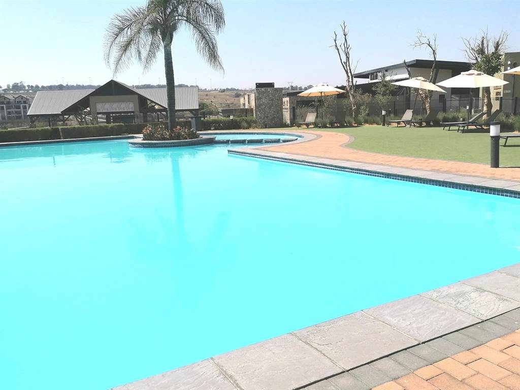2 Bed Apartment in Waterval photo number 5