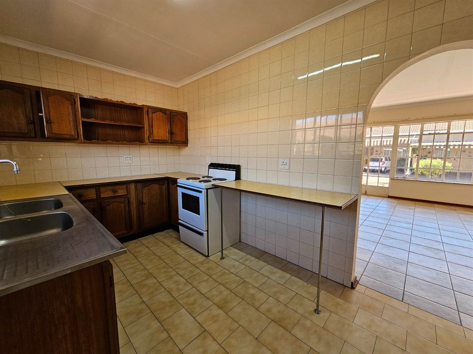 2 Bed Townhouse in Randpoort photo number 6