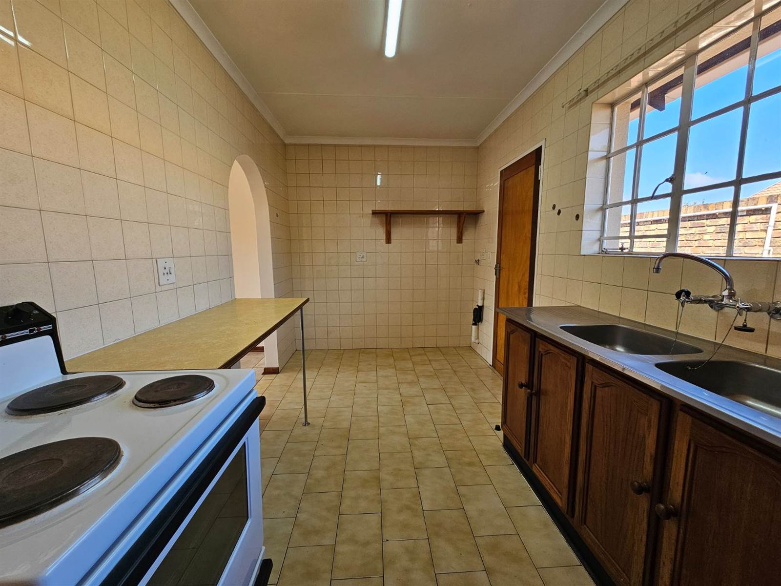 2 Bed Townhouse in Randpoort photo number 7