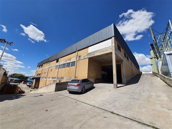 6 000  m² Industrial space