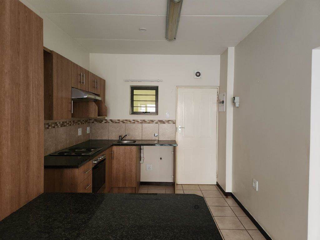 1 Bed Apartment in Olivedale photo number 3