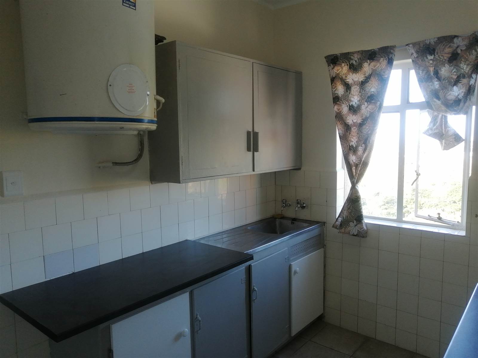 1 Bed Apartment in Port Elizabeth Central photo number 17