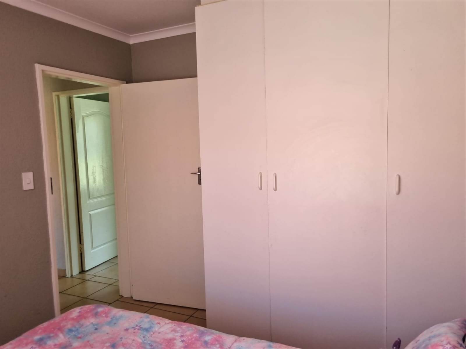 2 Bed Townhouse in Meredale photo number 9