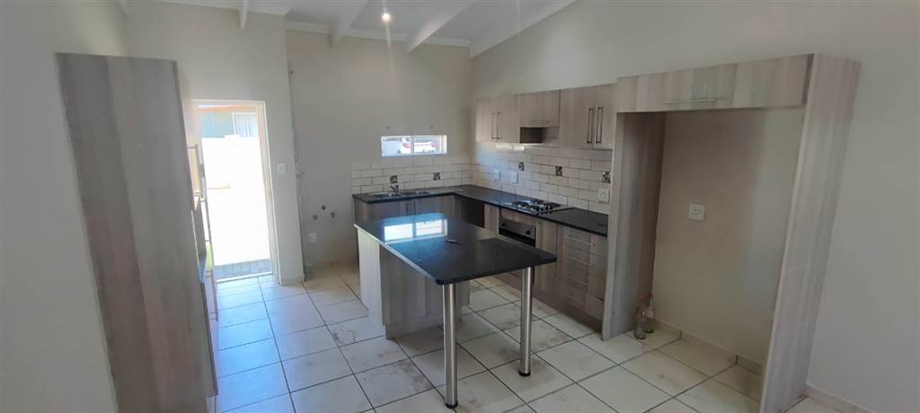 3 Bed House in Waterval East photo number 7