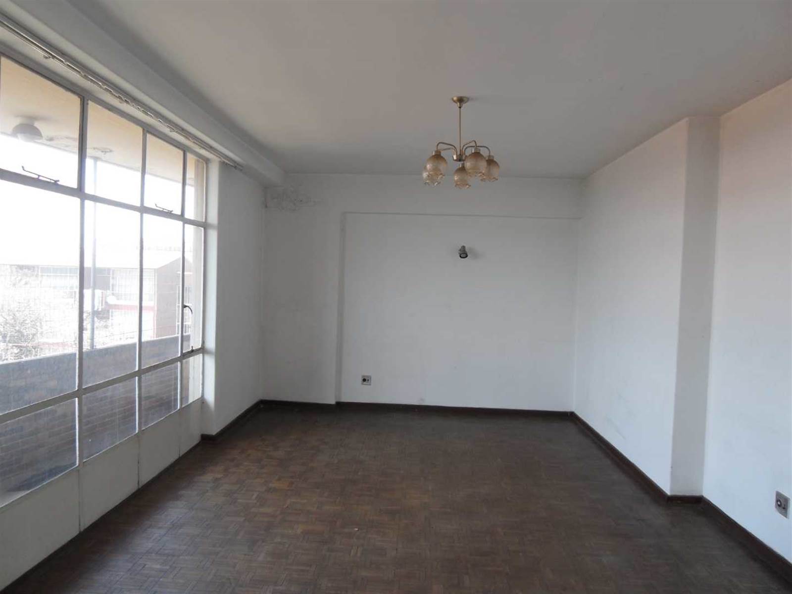 2 Bed Apartment in Yeoville photo number 10