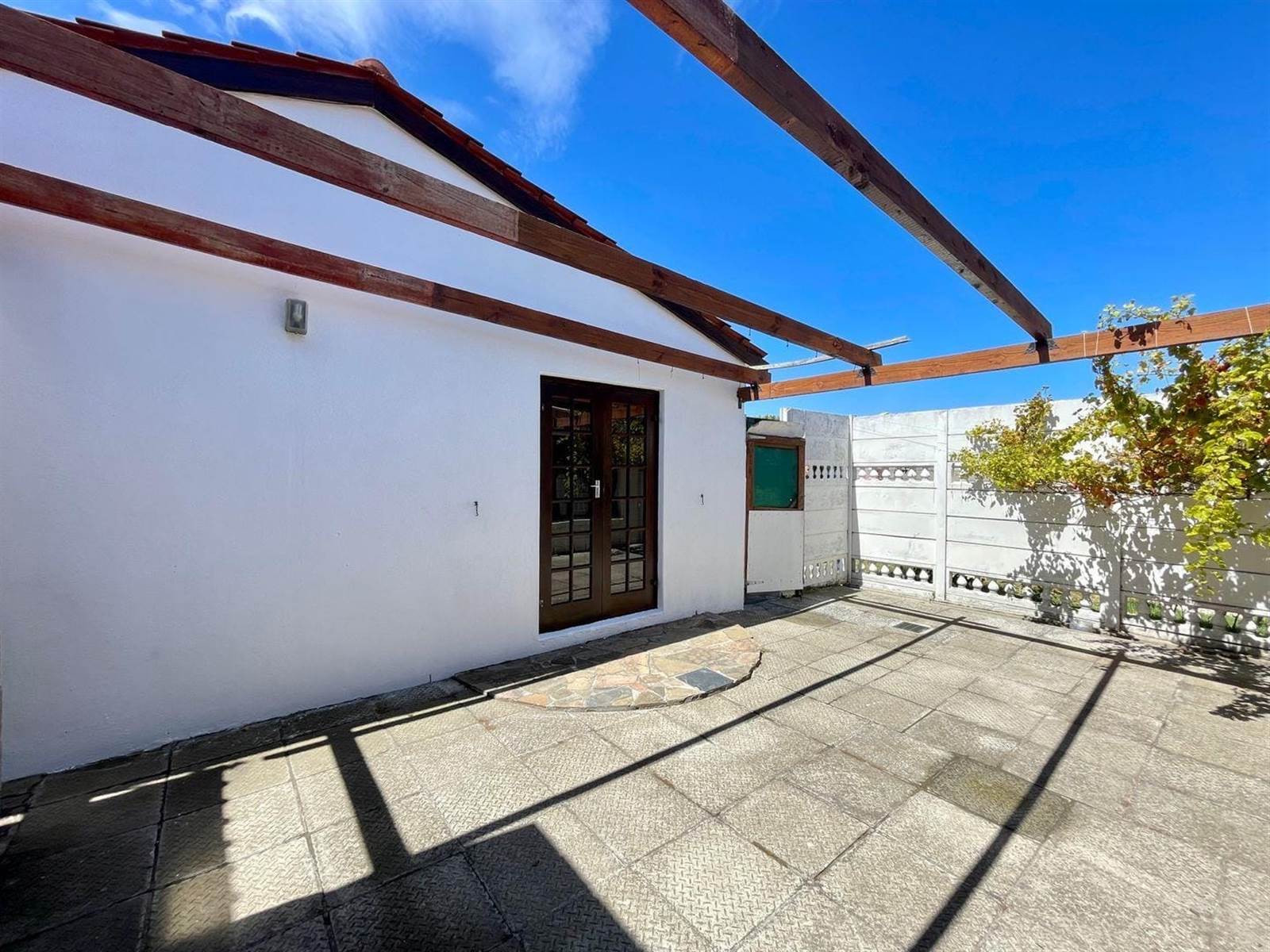 3 Bed House in Muizenberg photo number 17