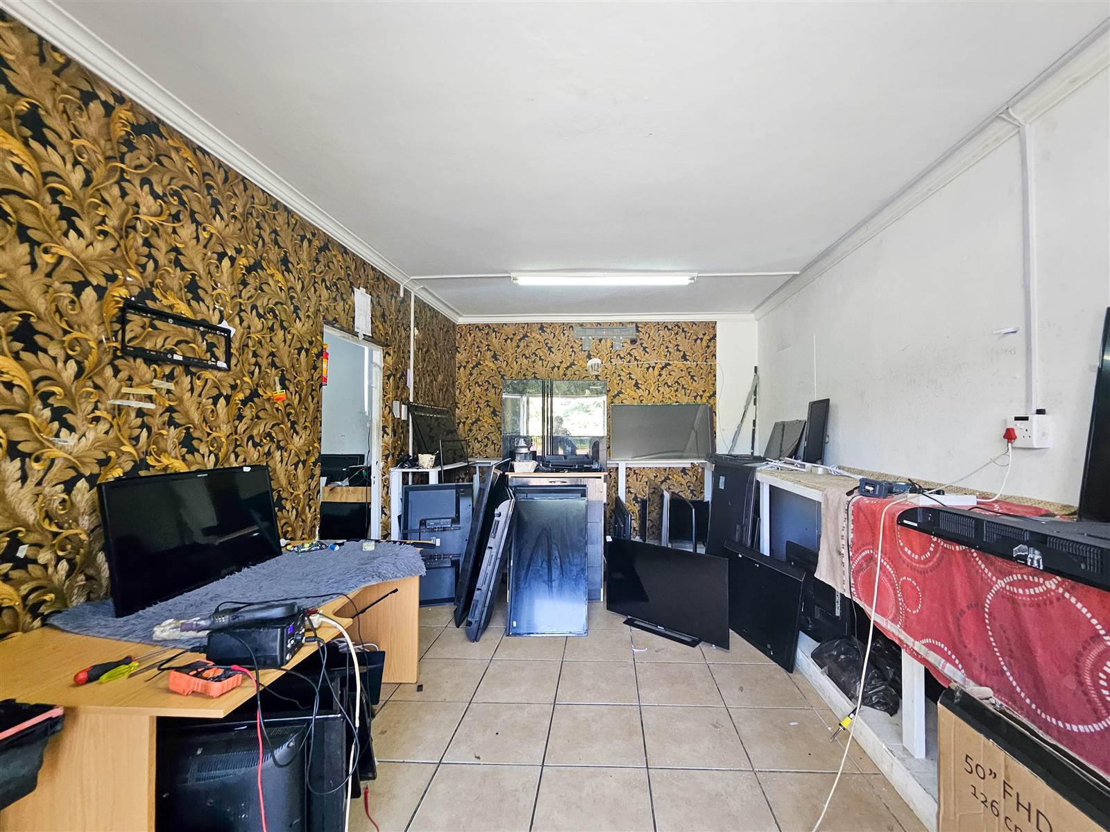 100  m² Commercial space in Amanzimtoti photo number 3