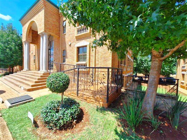 85  m² Office Space in Highveld