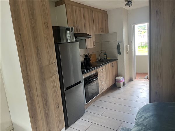 Bachelor apartment in Melville