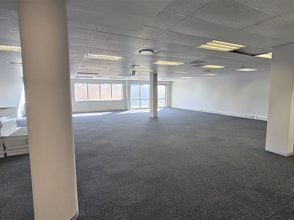 230  m² Commercial space