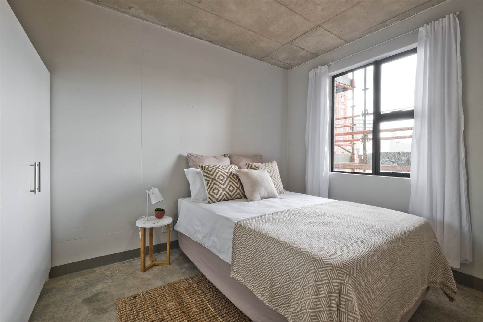 1 Bed Apartment in Maboneng photo number 10